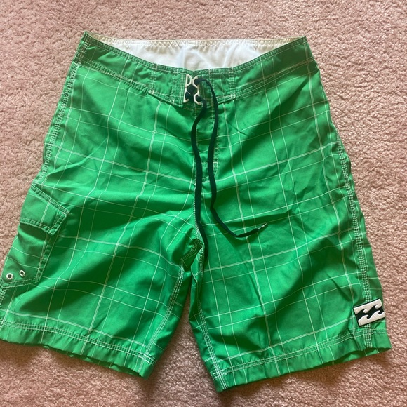 Men’s green billabong board shorts